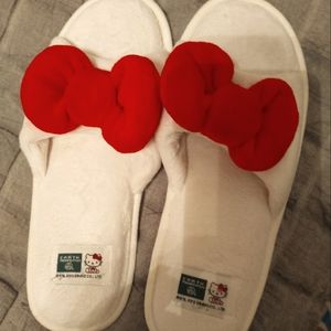 Earth therapeutics hello kitty slippers. Size small/medium